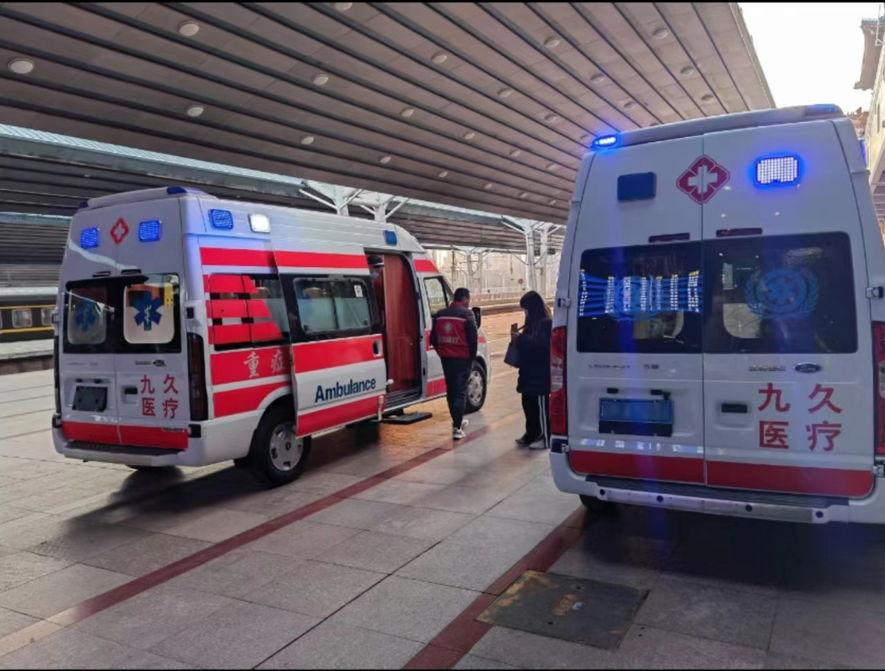 舞钢市救护车长途转运